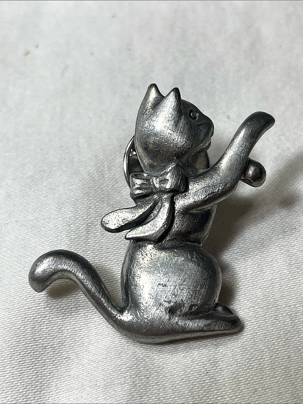 Cat Brooch in Pewter Silver 1.25x.5” Marked